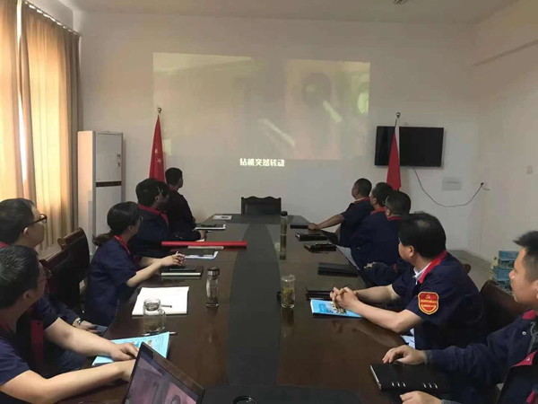 第二建筑工程事業(yè)部召開“強(qiáng)化意識(shí)、防控風(fēng)險(xiǎn)”動(dòng)員會(huì)