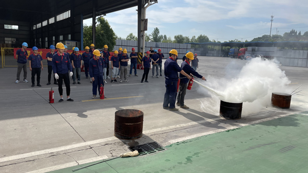 公司兩家單位開(kāi)展聯(lián)合消防應(yīng)急演練 公司兩家單位開(kāi)展聯(lián)合消防應(yīng)急演練